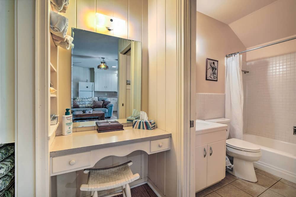 Photo of Bathroom in Navasota