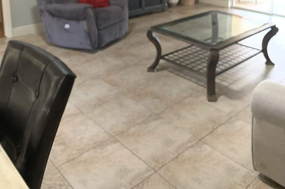 Photo of Livingroom in Virginia Trace