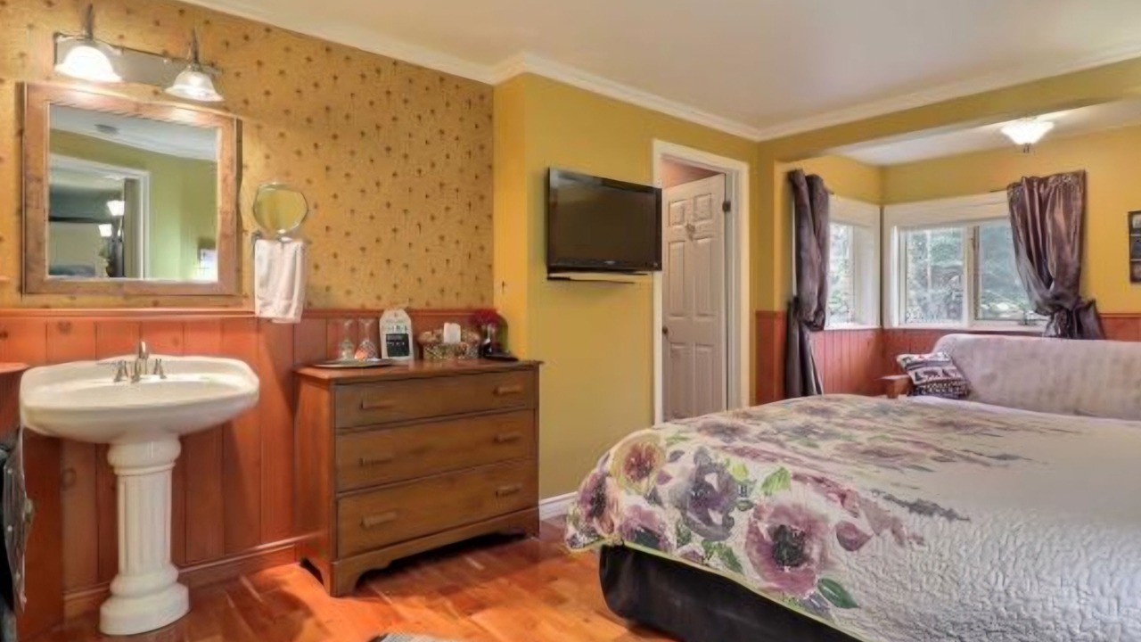 Photo of Bedroom in Morin Heights