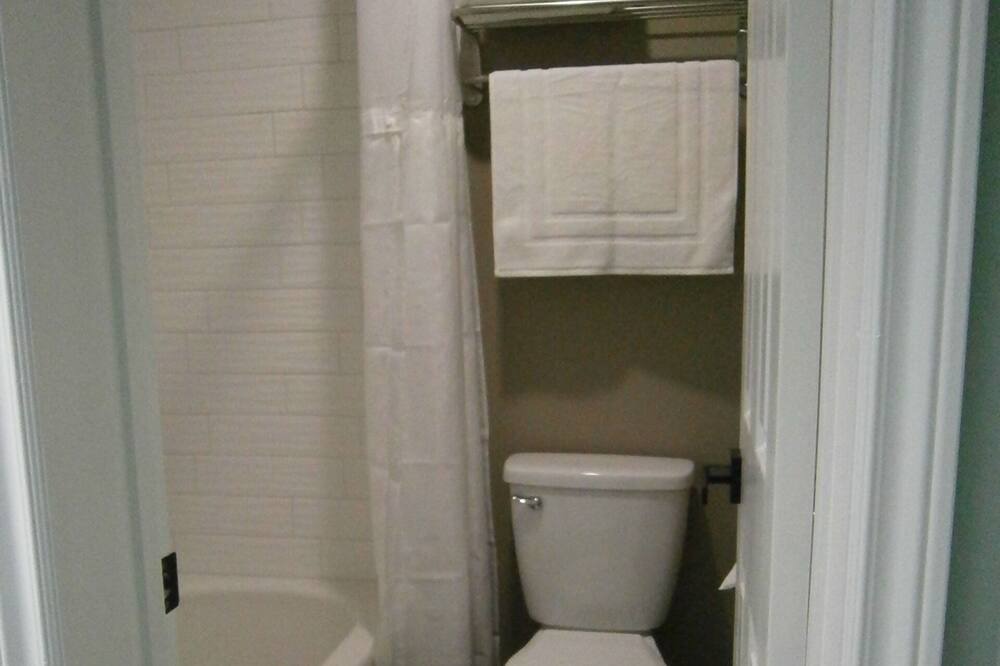 Photo of Bathroom in Garson
