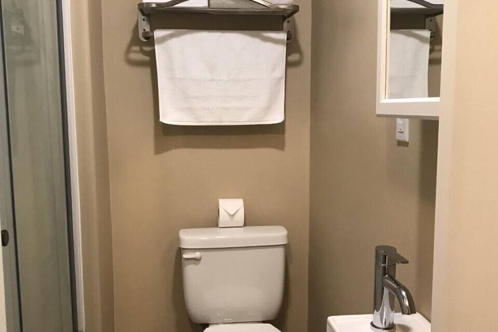 Photo of Bathroom in Garson