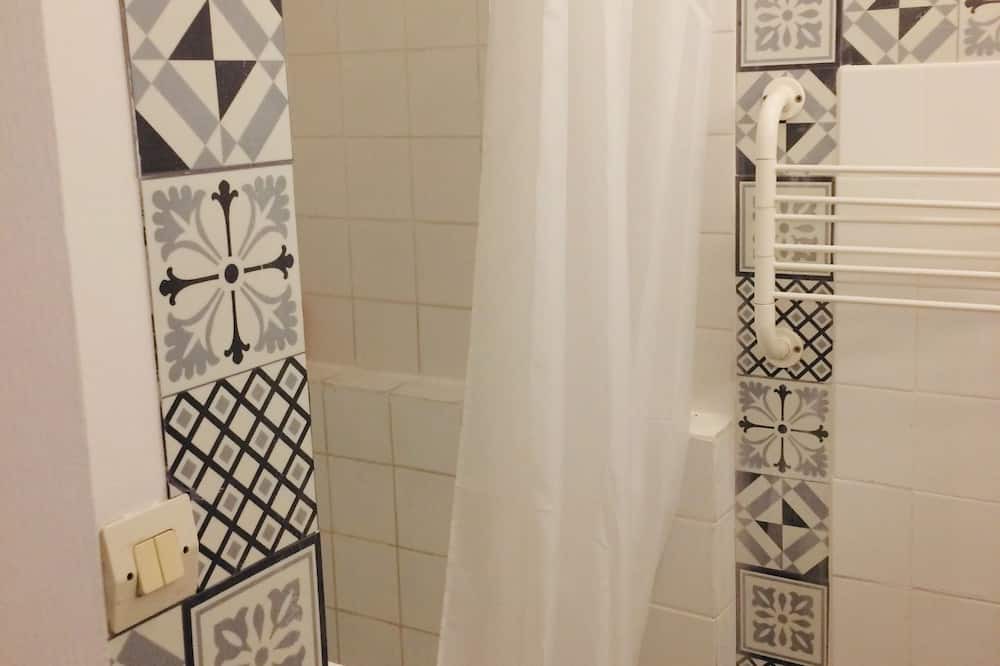 Photo of Bathroom in Blere