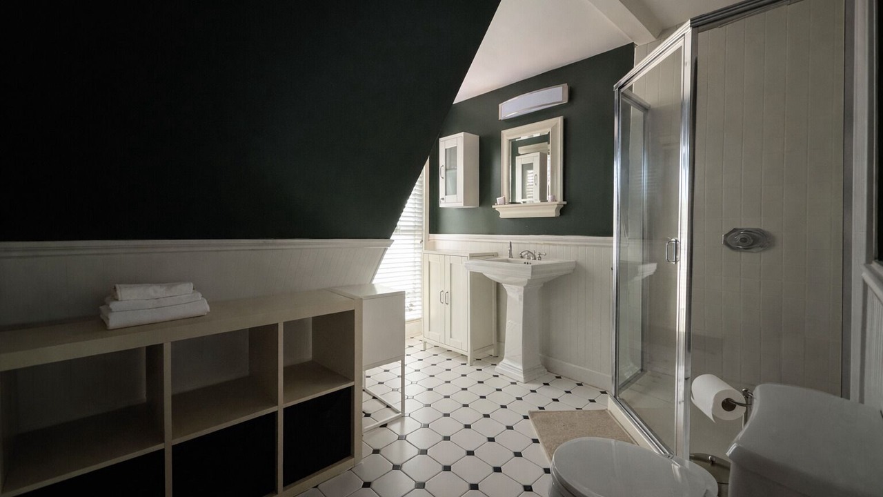 Photo of Bathroom in Broadway