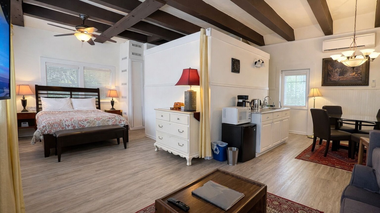 Photo of Bedroom in Broadway