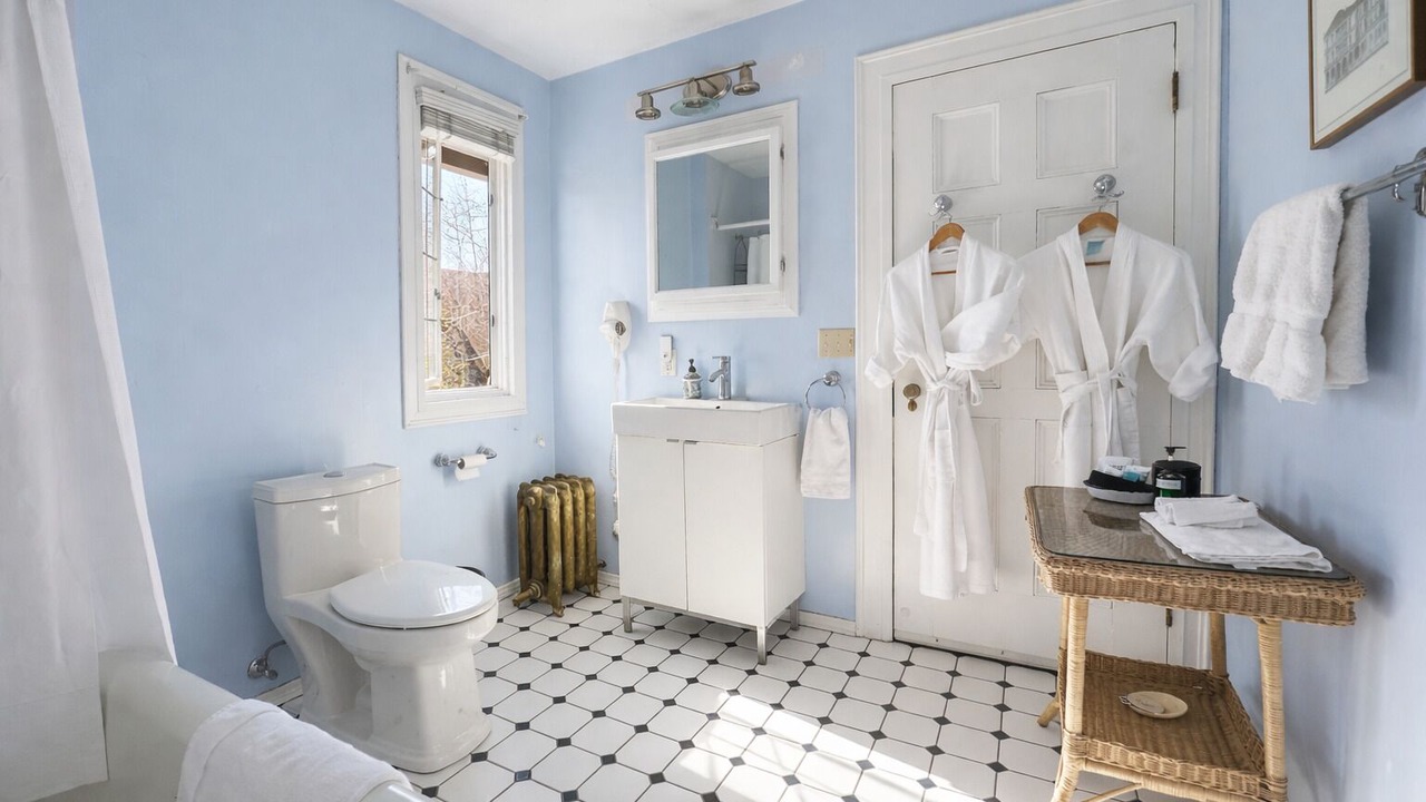 Photo of Bathroom in Broadway