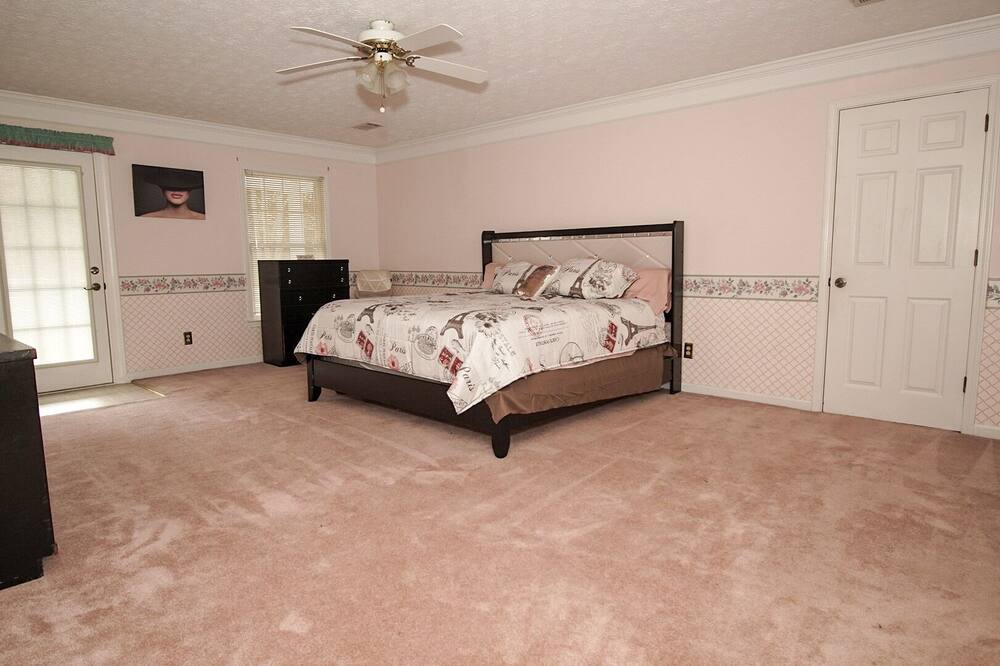 Photo of Others in Stockbridge