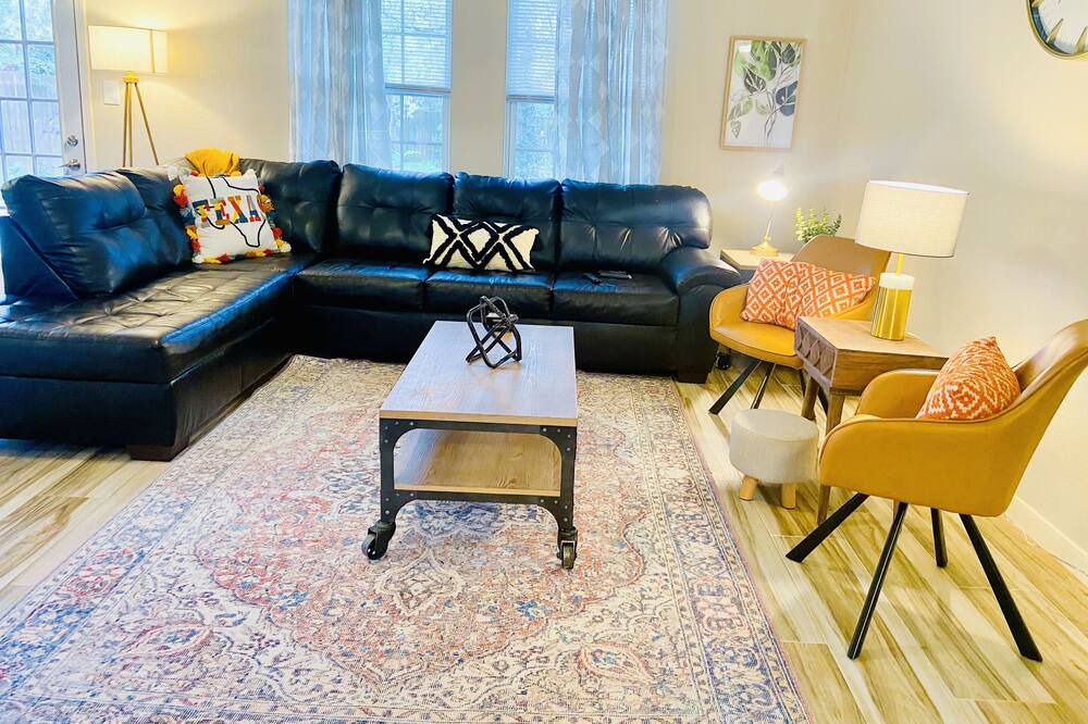 Photo of Livingroom in College Park
