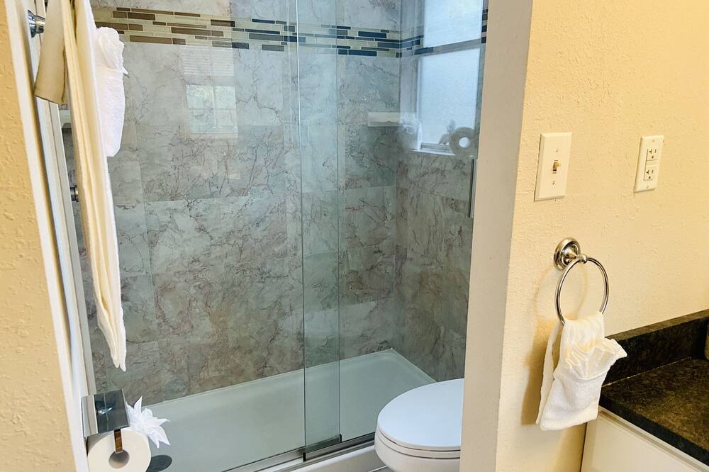 Photo of Bathroom in College Park