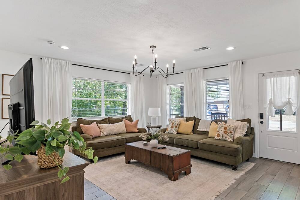 Photo of Livingroom in Richards - K F O