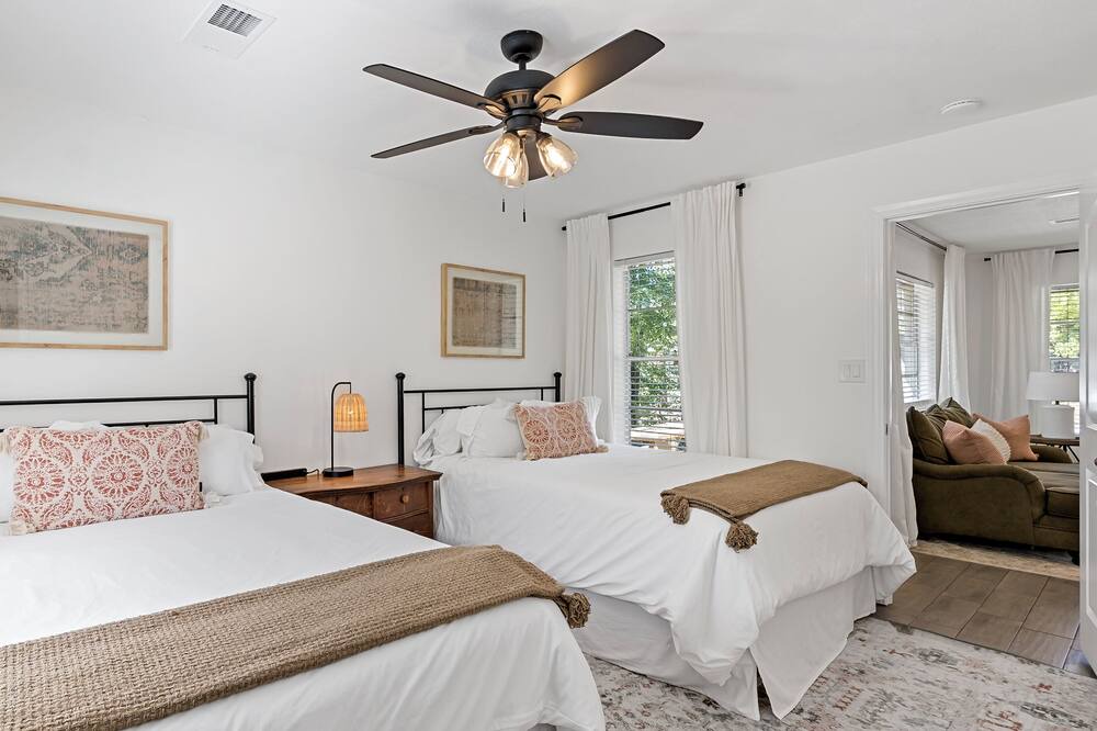 Photo of Bedroom in Richards - K F O
