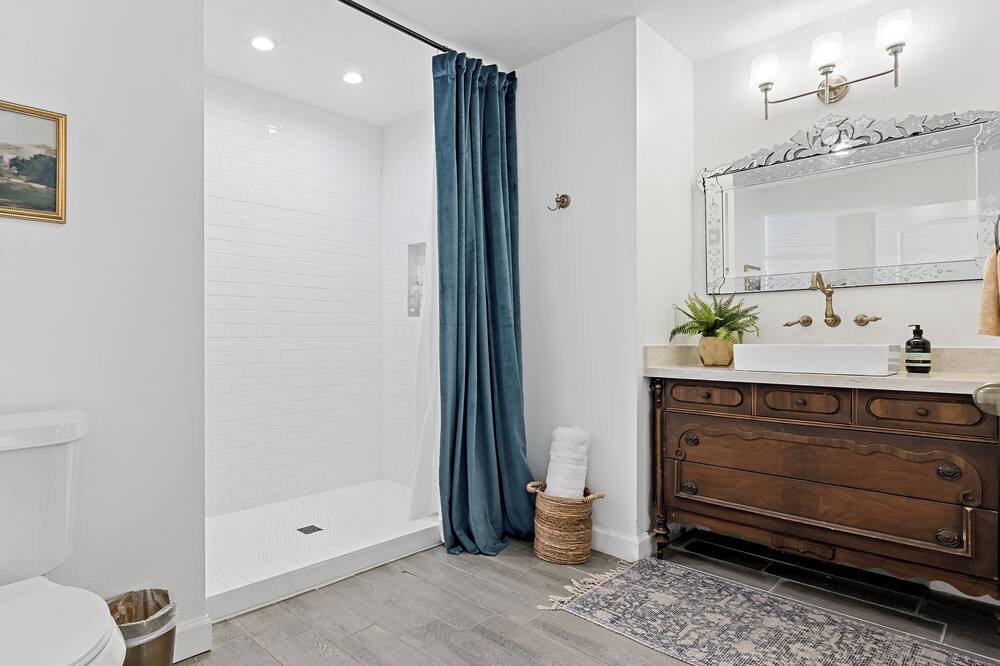 Photo of Bathroom in Richards - K F O