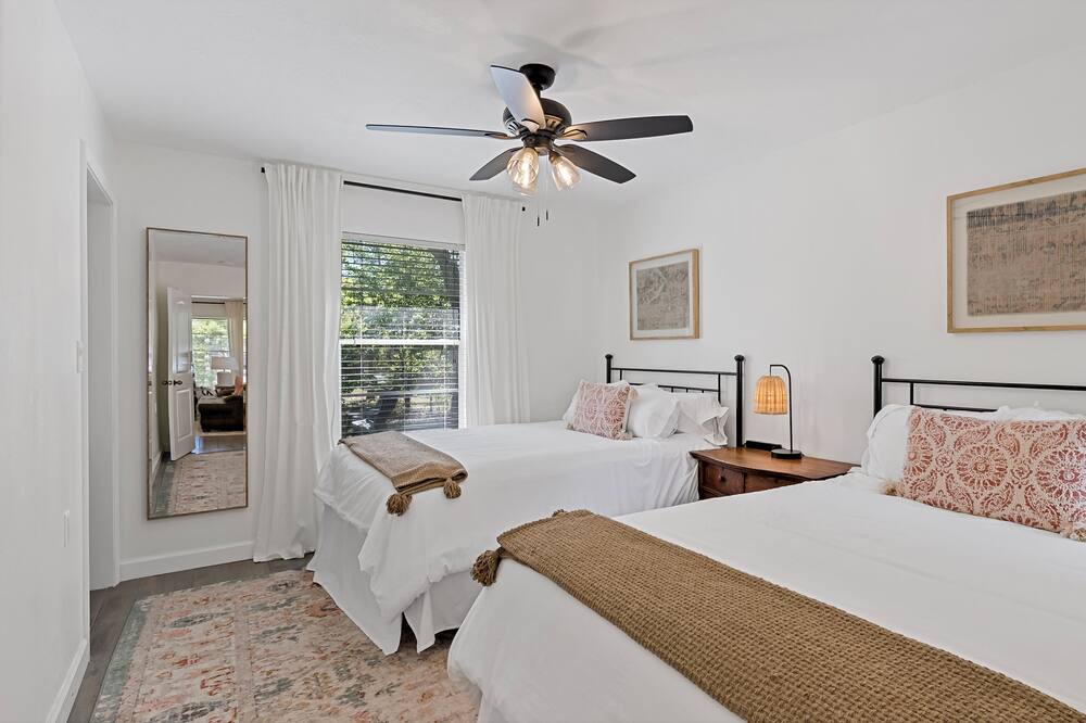 Photo of Bedroom in Richards - K F O