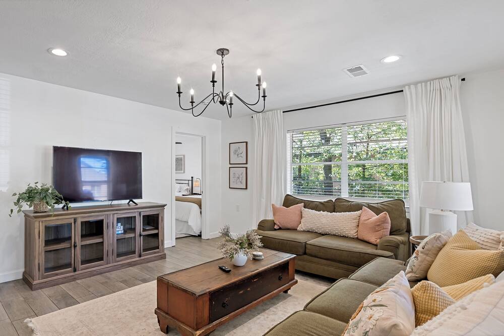Photo of Livingroom in Richards - K F O