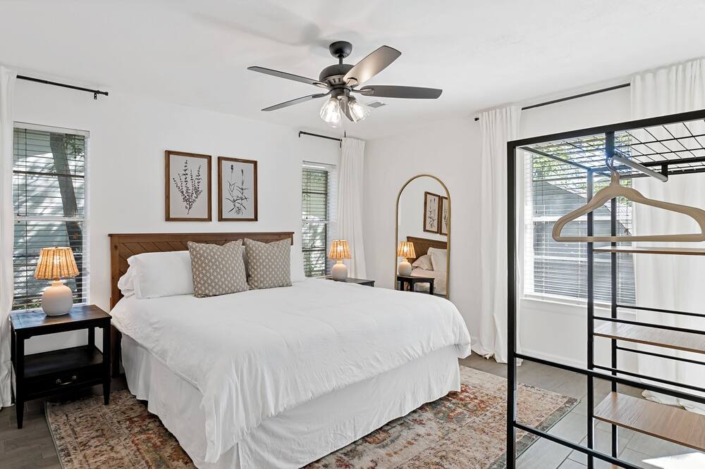 Photo of Bedroom in Richards - K F O