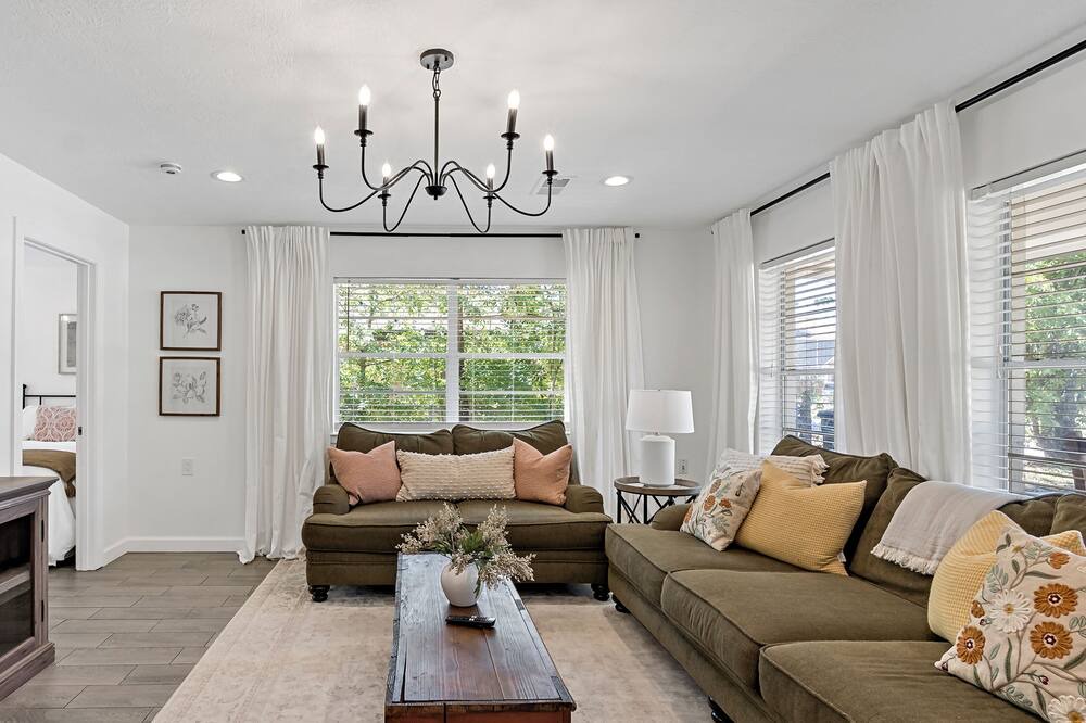 Photo of Livingroom in Richards - K F O