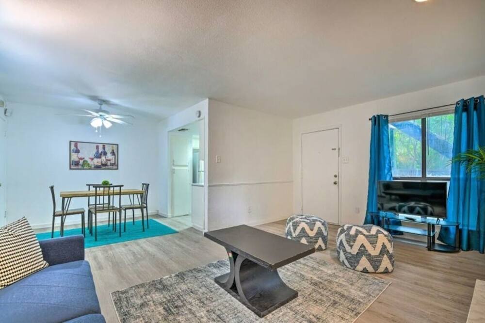 Photo of Livingroom in Northeast Dallas