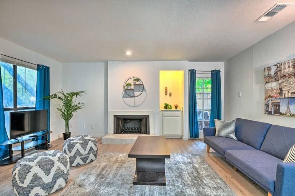 Photo of Livingroom in Northeast Dallas