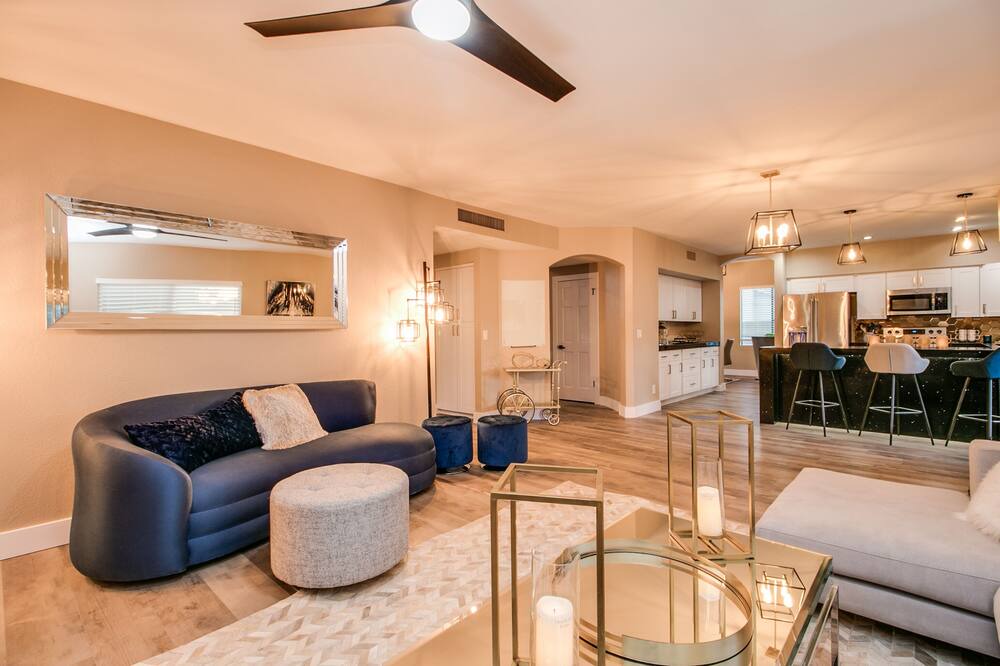 Photo of Livingroom in Covey