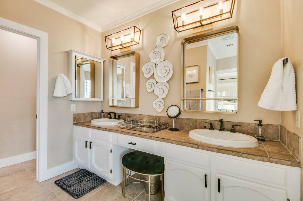 Photo of Bathroom in Covey