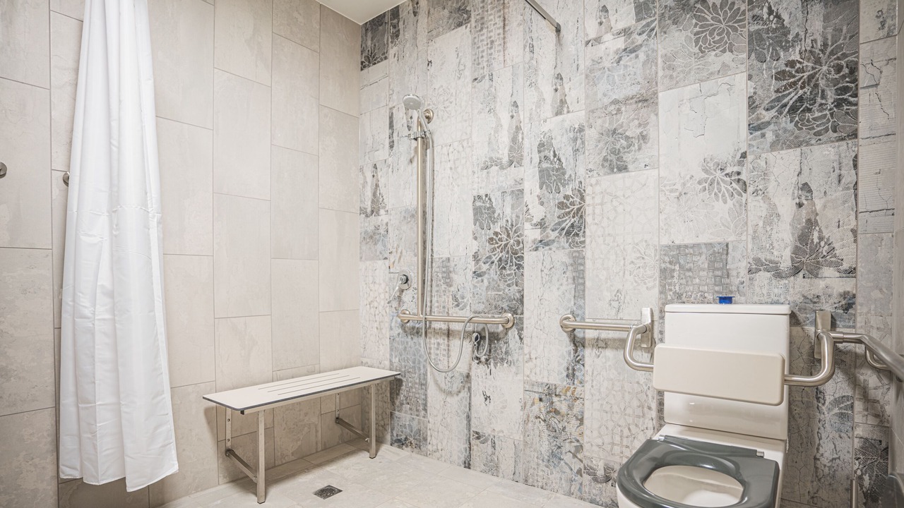 Photo of Bathroom in Peakhurst