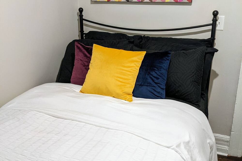 Photo of Bedroom in Bronzeville