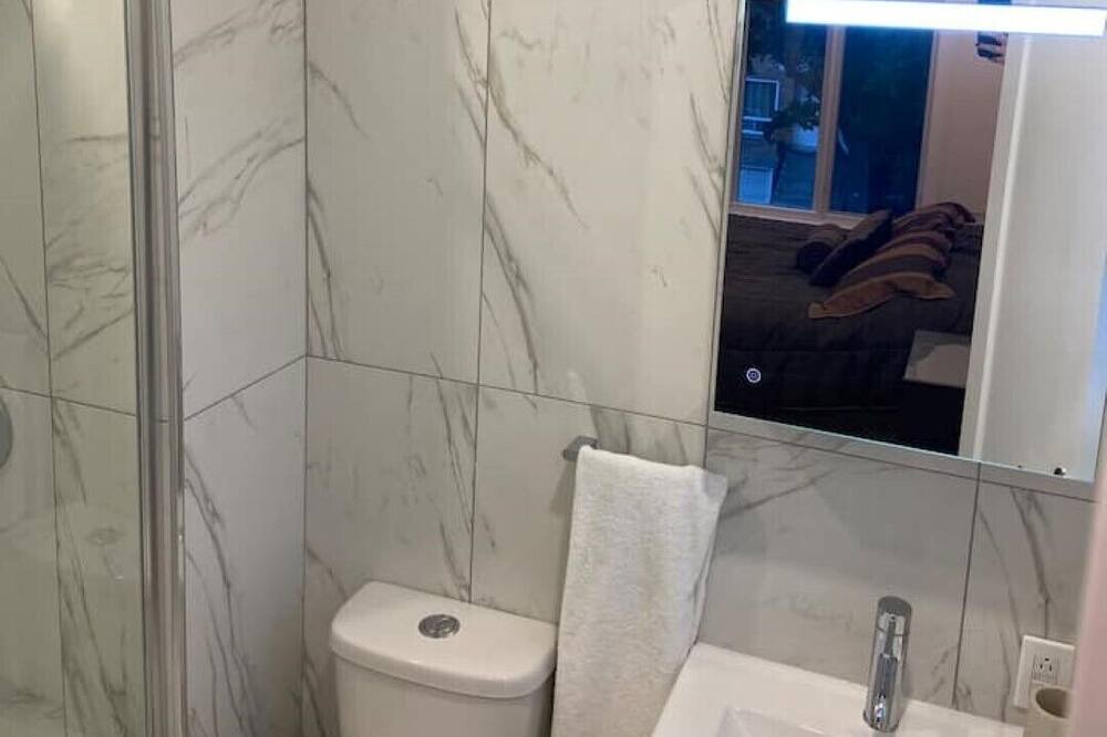 Photo of Bathroom in Saint-Laurent