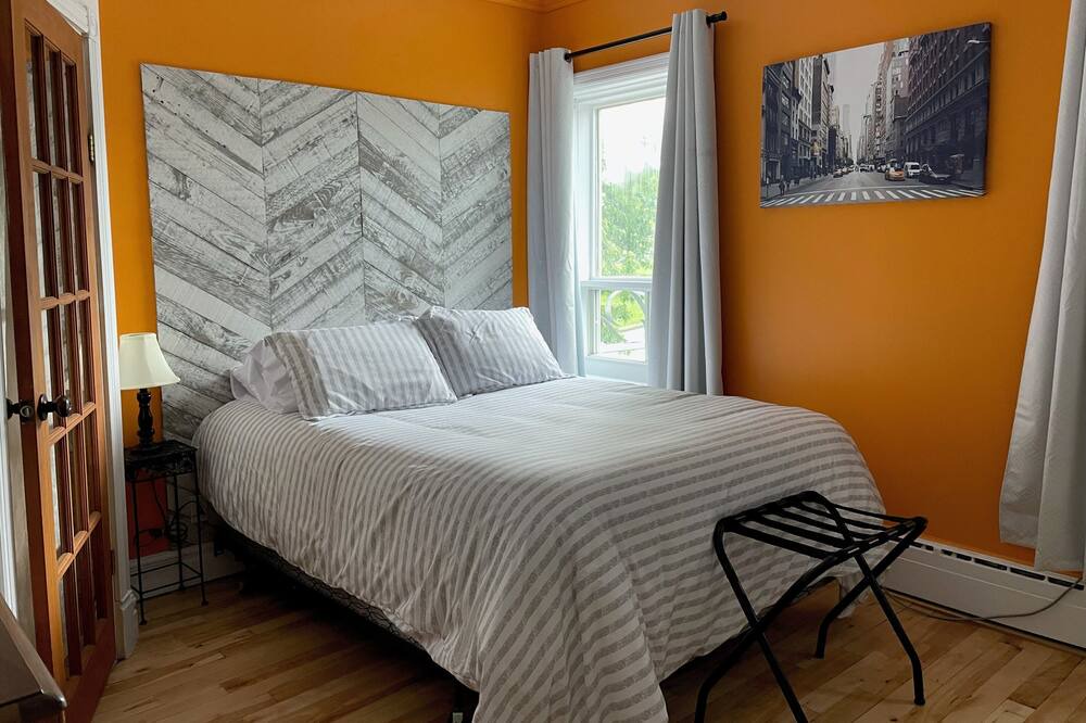 Photo of Bedroom in Jonquiere
