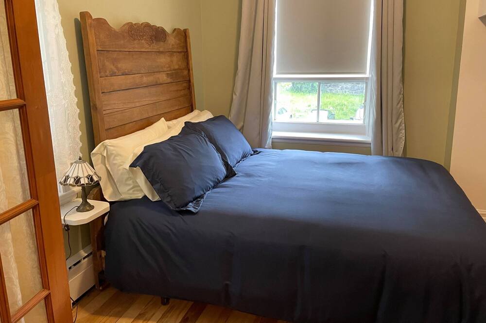 Photo of Bedroom in Jonquiere