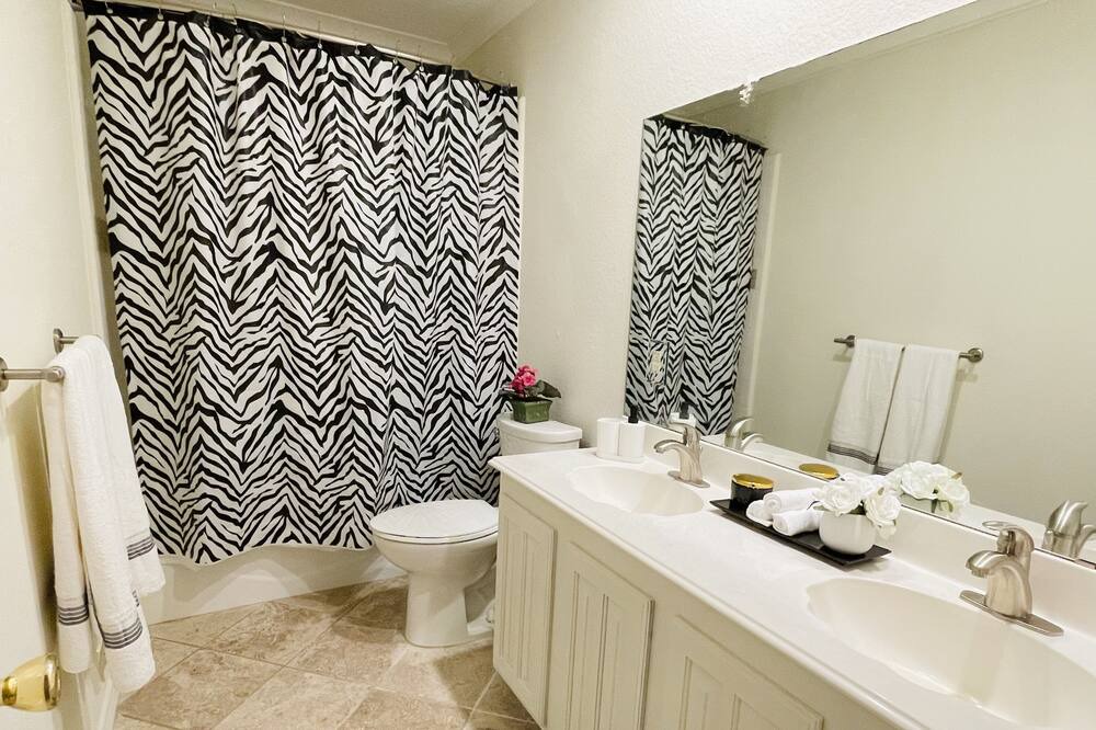 Photo of Bathroom in North Central Carrollton