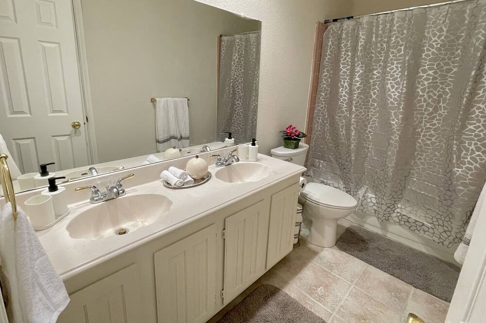 Photo of Bathroom in North Central Carrollton