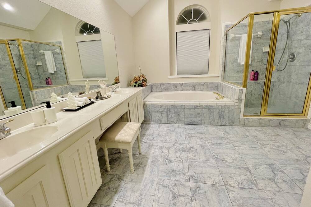 Photo of Bathroom in North Central Carrollton