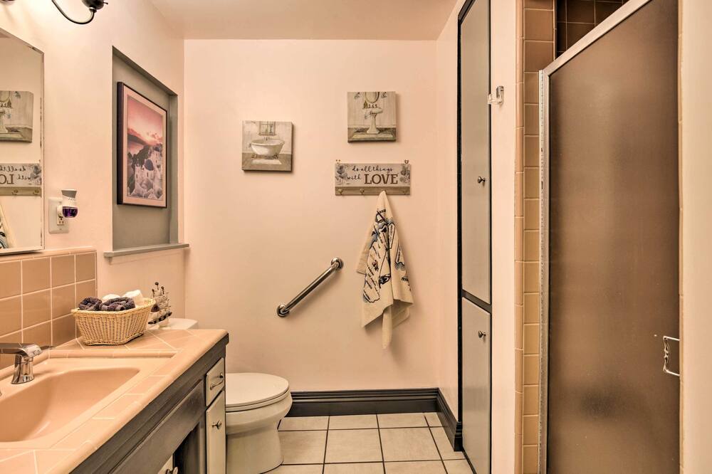 Photo of Bathroom in Bostonia