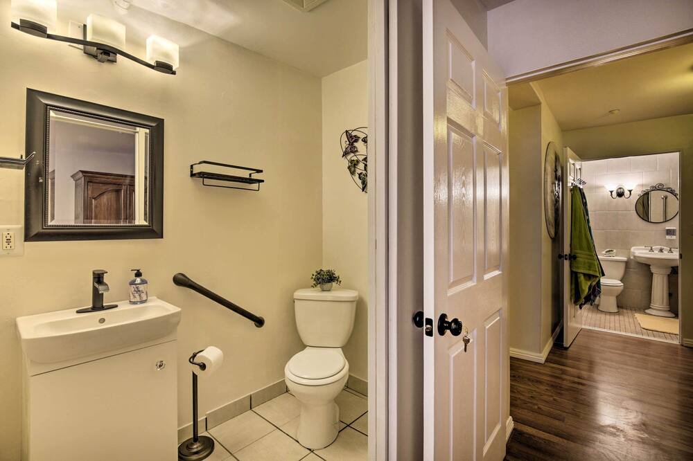 Photo of Bathroom in Bostonia