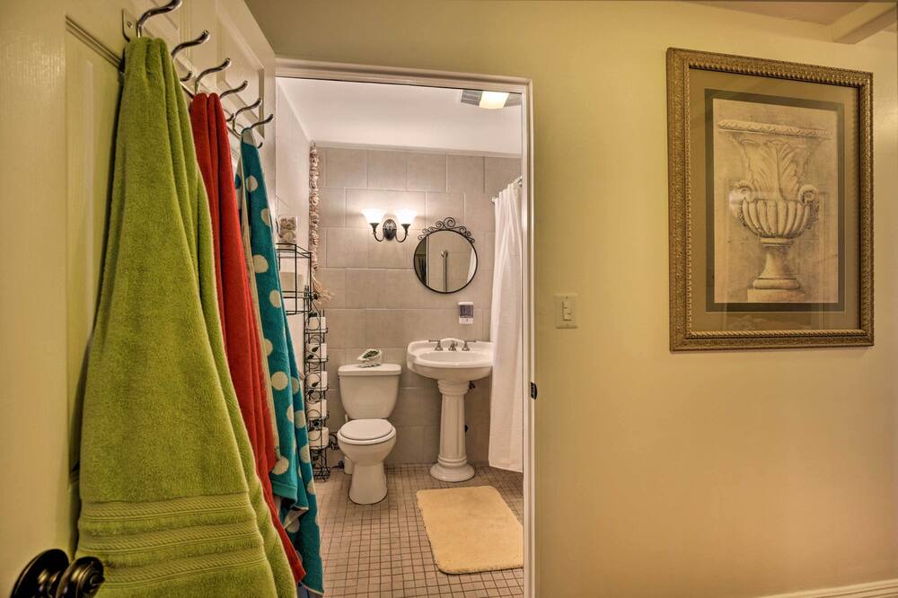 Photo of Bathroom in Bostonia