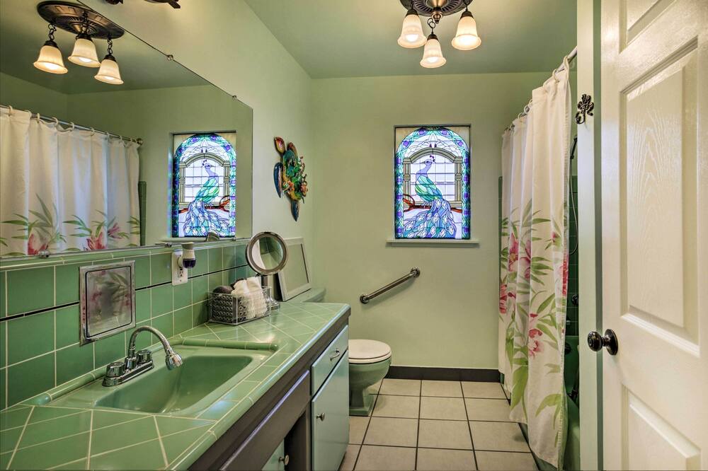 Photo of Bathroom in Bostonia