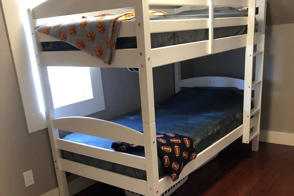 Photo of Bedroom in Keizer