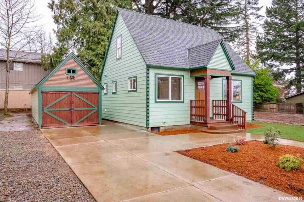 Photo of Bedroom in Keizer