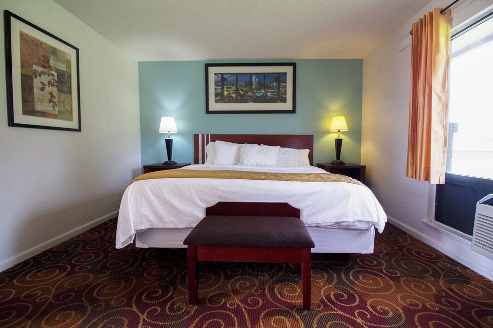 Photo of Bedroom in Perry