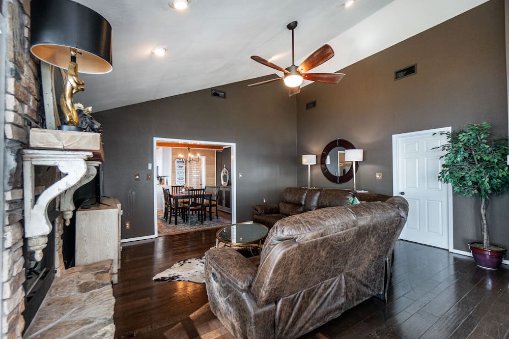 Photo of Livingroom in Lone Star