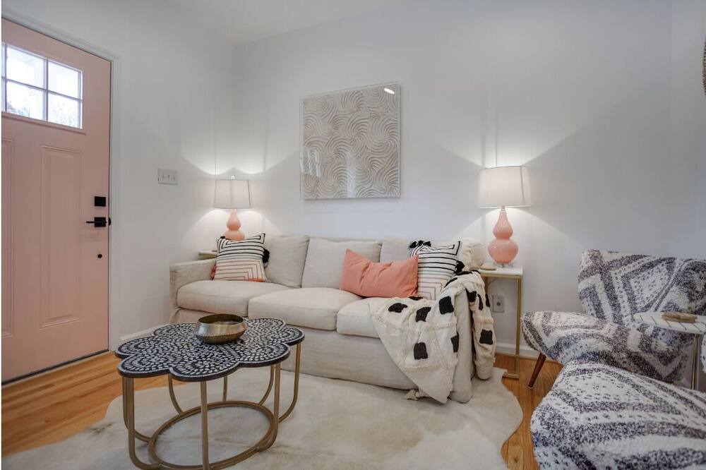Photo of Livingroom in Downtown