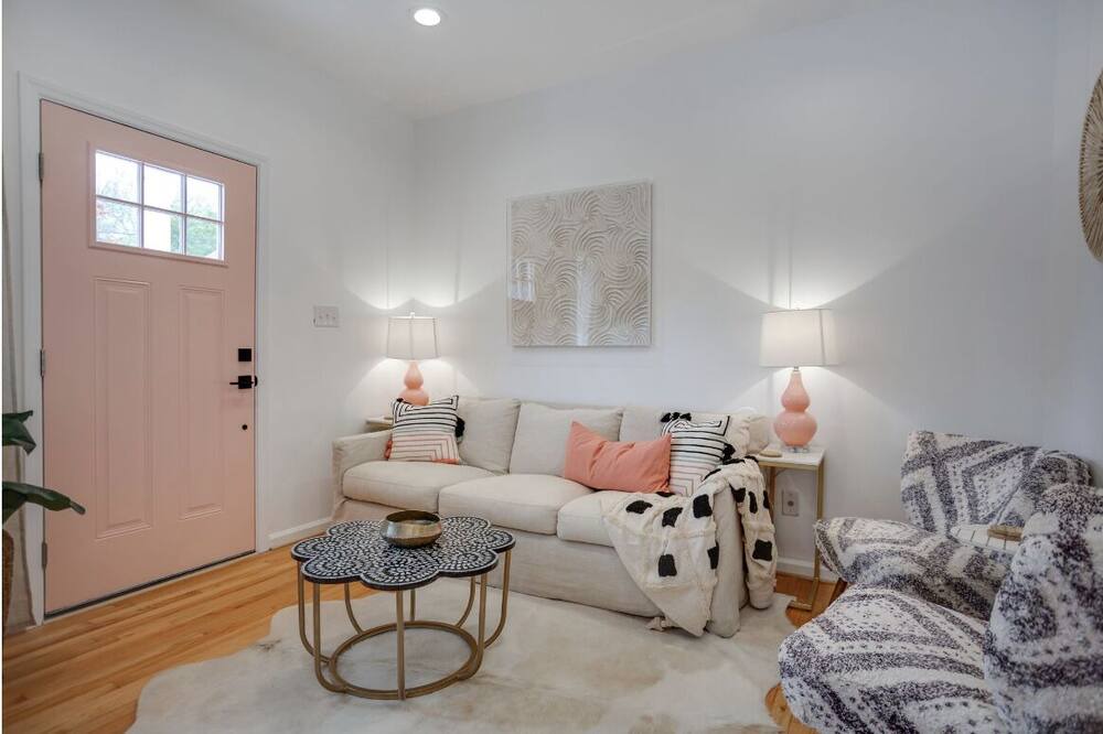Photo of Livingroom in Downtown