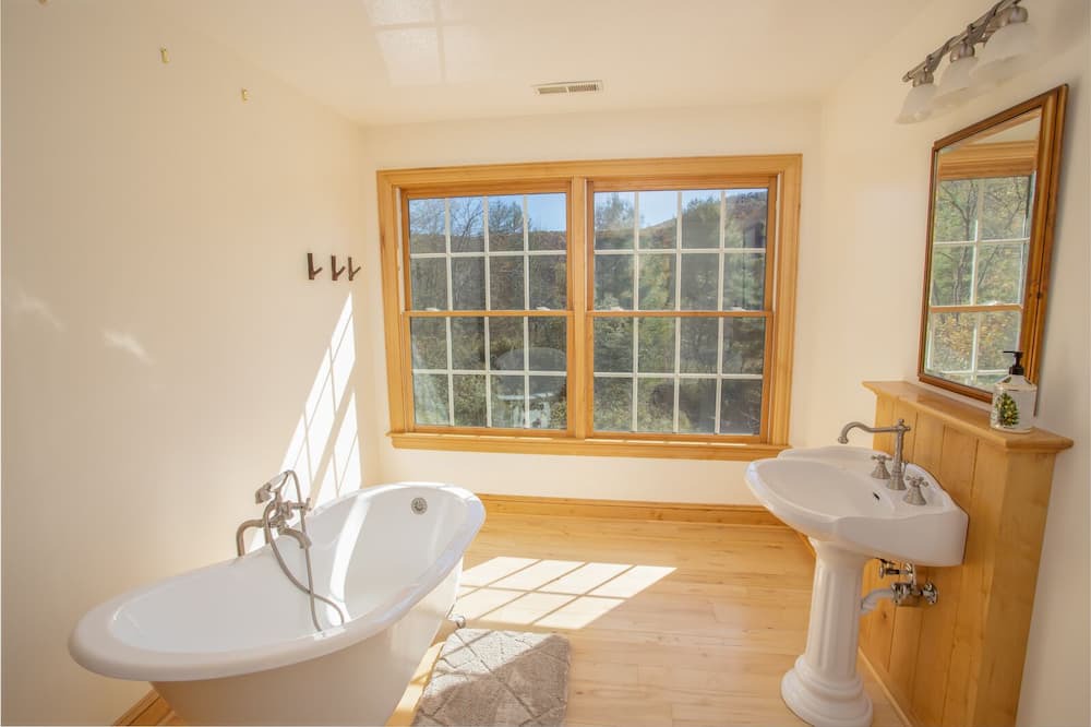 Photo of Bathroom in Laurel Springs