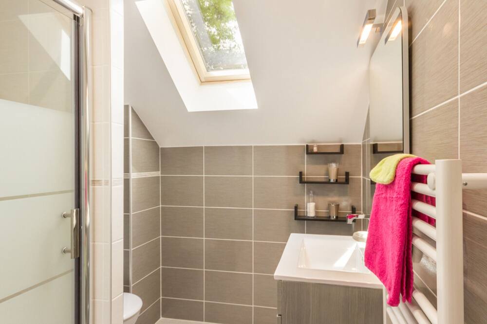 Photo of Bathroom in Saint-Aubin-Routot