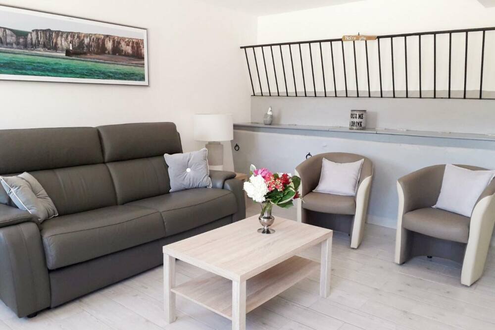 Photo of Livingroom in Saint-Aubin-Routot