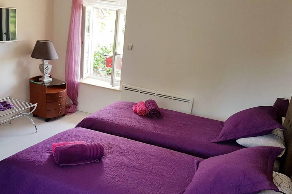 Photo of Bedroom in Saint-Aubin-Routot