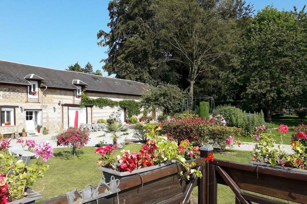 Photo of Patio Balcony in Saint-Aubin-Routot