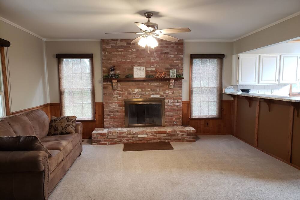 Photo of Livingroom in Adair
