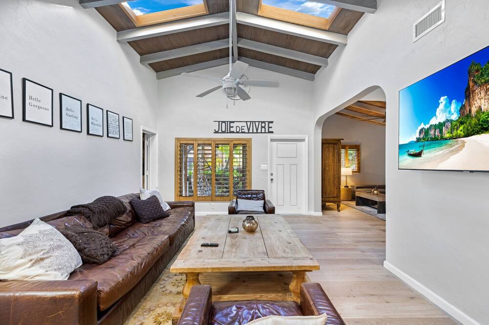 Photo of Livingroom in Hendricks and Venice Isles