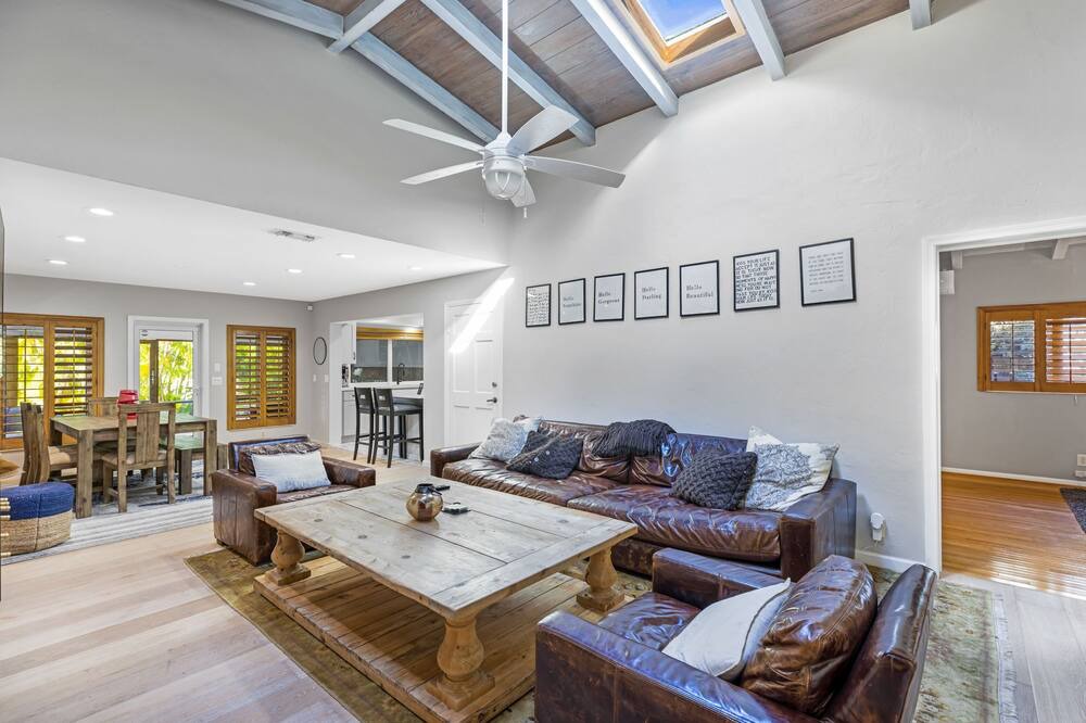 Photo of Livingroom in Hendricks and Venice Isles