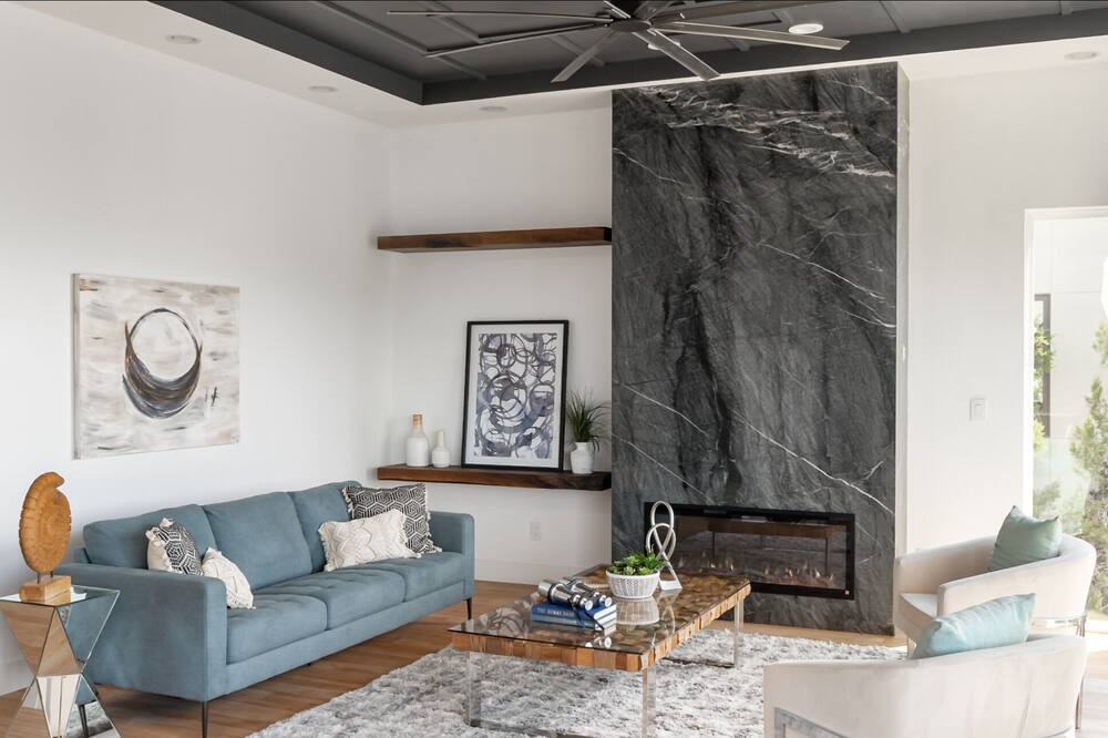 Photo of Livingroom in Apache Shores